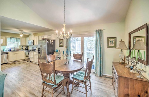Long Beach House | Oak Island Home w/Yard < 1 Mi to the Beach!