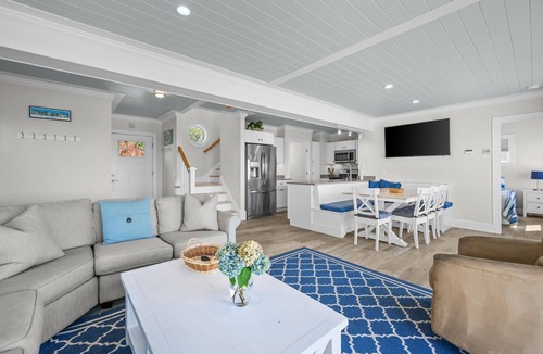 Eastham House | Ocean Front with gorgeous view Steps to Bay Side Beach