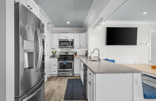 Eastham House | Ocean Front with gorgeous view Steps to Bay Side Beach