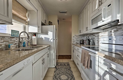 Isla Del Sol House | Ocean Views & 2 Decks: Beach House in Galveston