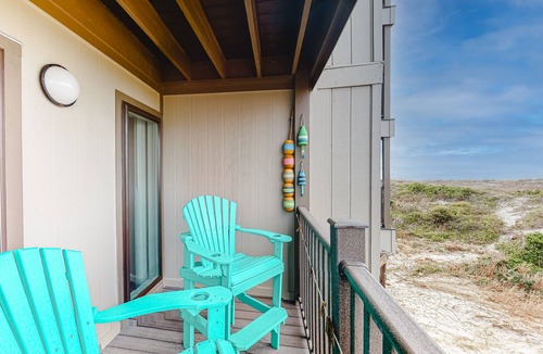 Morehead City Condo | Oceanfront, 1st-Floor Condo with Patio, WiFi, Washer/Dryer & Shared Pools/Grills