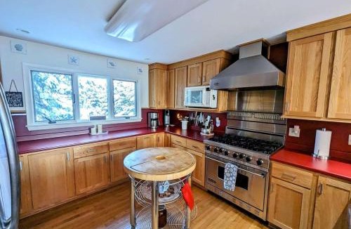 Prospect Harbor House | Oceanfront Crackling Cove Cottage Family firer pit slleeps 6