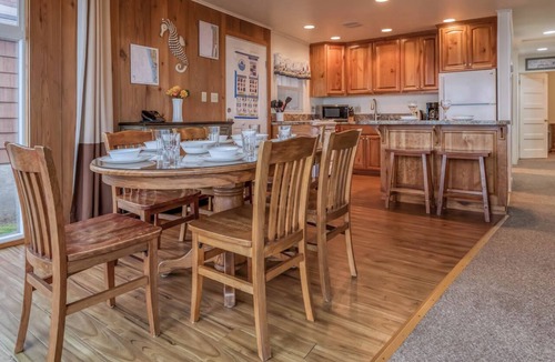 Roads End House | Oceanfront home in Roads End. Low bank, 1-story, great views, easy beach access!