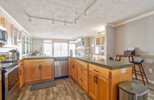Depoe Bay Condo | Oceanfront, Whale Watching, Pool - Thundering Sea