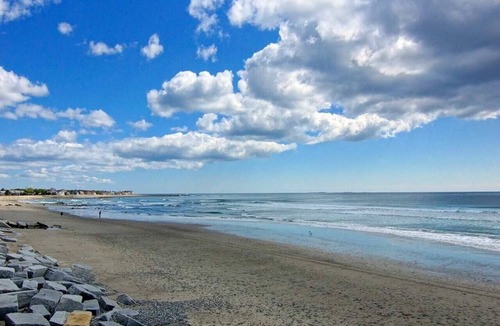 Hampton Apartment | Oceanside Room at North Beach Motel! Pet Friendly!