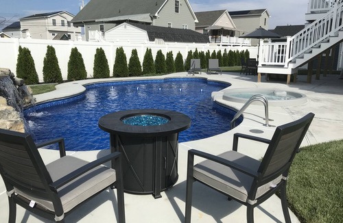 Union Beach House | Off-Season 6-8 month rental: WFH at the beach or commute via train/ferry to NYC!