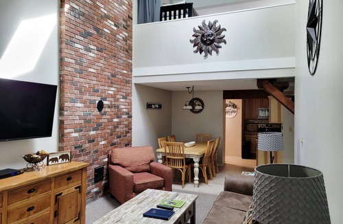 Bartlett Condo | Official Seasons RMC Condo 01G - 2 Bedroom + Loft - sleeps 10 - Dog Fees