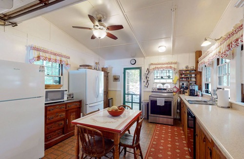 Wolfeboro House | Old Time Family Lodge on Winnipesaukee With Gorgeous Sand Beach