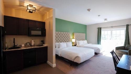 West Woodstock Hotel | On the River Inn