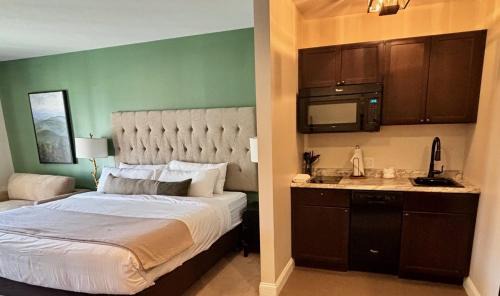 West Woodstock Hotel | On the River Inn