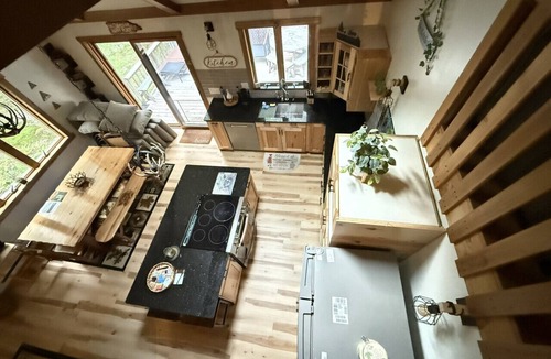 Alpine Lake Apartment | On the Rocks 4BR w/loft cabin tucked in the woods