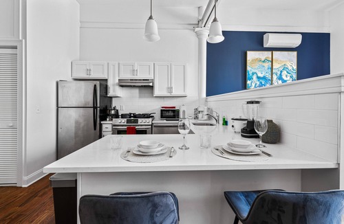 Central Business District Apartment | Open space lux studio near EWR - 1 min walk to Prudentialn