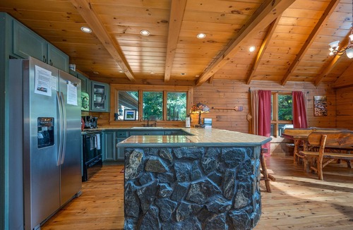 Lake Lure Cabin | OPEN-Stunning, huge, Walk to Lake/BEACH/River/pets!. Canoes/Kayak