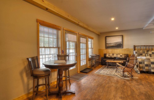 Oquossoc Hotel | Oquossoc Suite #4 | A/C & Fireplace