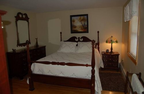 The Bays Cabin | Ossipee Lake Front-Beautiful Views,100 ft Private Sandy beach, with Pontoon boat