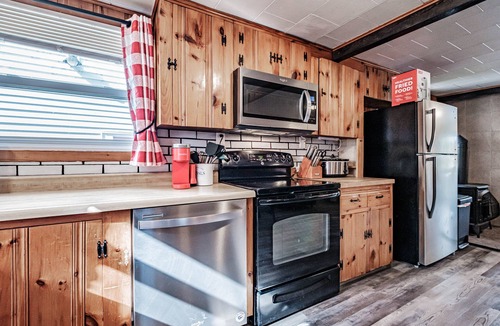 Shapleigh House | Our charming cottage and bunkhouse invites you to experience a lakeside getaway!