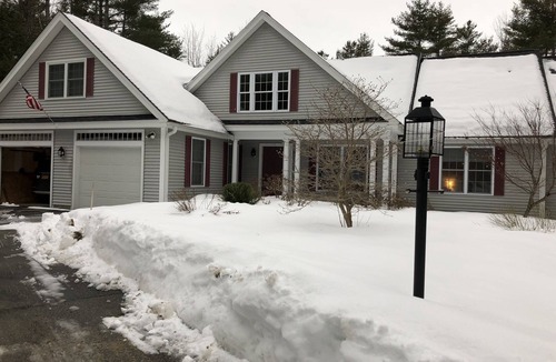 New London House | Outdoor family fun on beautiful Messer Pond - 11 miles from Mt Sunapee!