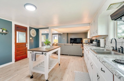 Claremont Apartment | Outdoorsy Oasis w/Screened Porch in Claremont