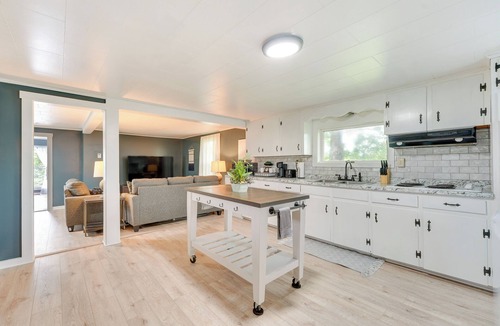 Claremont Apartment | Outdoorsy Oasis w/Screened Porch in Claremont
