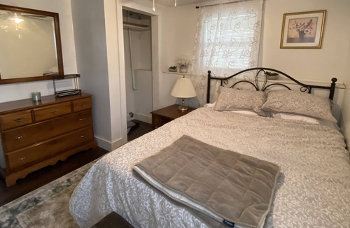 East Andover House | Over Andover Getaway! | 3.5 Bedrooms| Mountain View