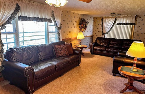 Seneca Rocks Cottage | Panoramic Paradise Cottage - Stunning View of Seneca Rocks from Porch