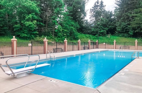 Bloomville House | Paradise on 12 Acres with A/C and Pool Nearby