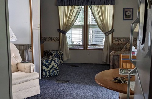 Perry House | Park unit #3 for rent by Silver Lake NY