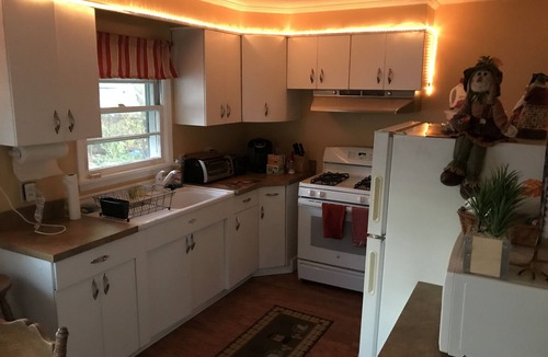 Rochester House | Parkside ranch on deadend street in North winton Village