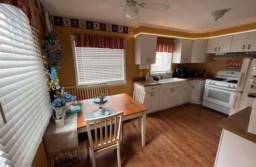 Rochester House | Parkside ranch on deadend street in North winton Village