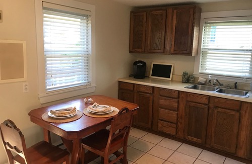 Narragansett House | Peaceful Beach Cottage - 10 minute walk to Scarborough Beach, Narragansett