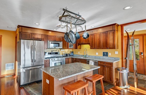 Bartlett House | Peaceful Chalet in the White Mountain Forest | Sleeps 15!