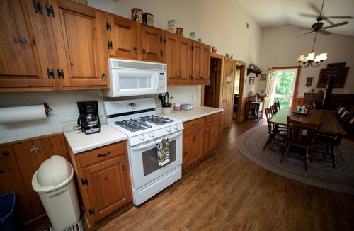 Grand Isle House | Peaceful Cozy Year-round family home on Lake Champlain! 30 minutes to Burlington