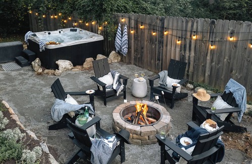 Oakley House | Peaceful Family-Friendly Cottage near Biltmore + DT
