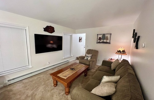 Inlet House | Peaceful Family Retreat – Spacious 4BR Home - 5 acres of forest