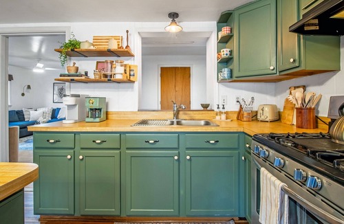 Hood House | Peaceful Hideaway Near Shenandoah Pet Friendly
