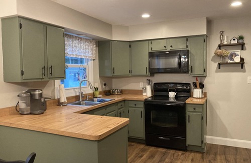 Gansevoort House | Peaceful Home 5 miles away from Saratoga Springs & right on McGregor Golf Course