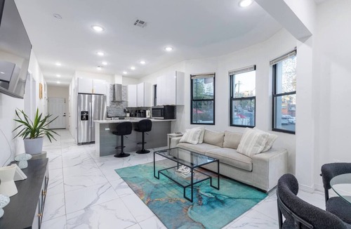 Edgewater Apartment | Peaceful Hudson Riverfront Condo Free Parking