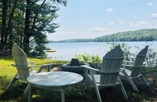 Mirror Lake House | Peaceful Lakefront 2-bedroom Home For Beautiful and Relaxing Getaway