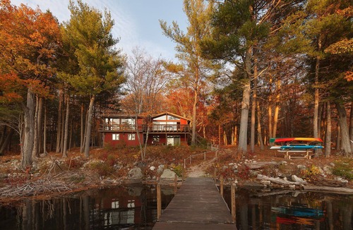 Sandwich House | Peaceful Lakefront Home