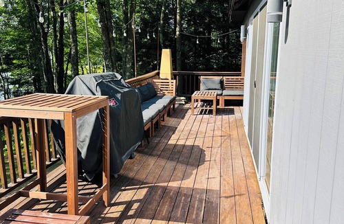 White Lake House | Peaceful Modern Getaway! 5 Min from Bethel Woods