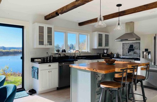 Newcastle House | Peaceful Oasis by the Great Salt Bay 3BR 2Ba