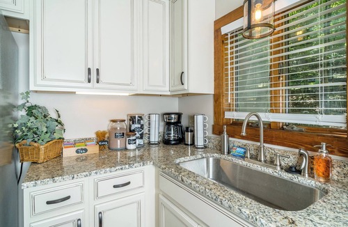 Massanutten House | Peaceful retreat with creek and wildlife spotting!