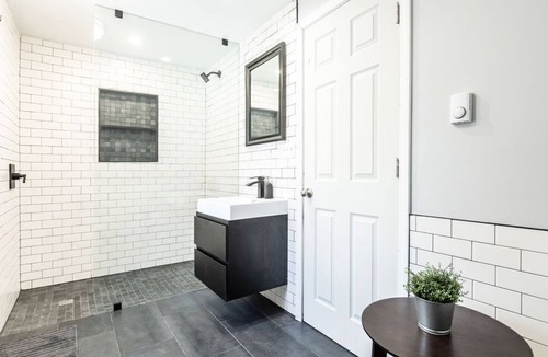 East Irondequoit Apartment | Peaceful updated Studio overlooking Irondequoit Bay
