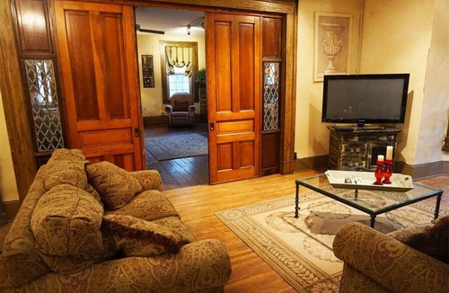 Coshocton Apartment | Pearl`s Place in heart of Historic Roscoe Village
