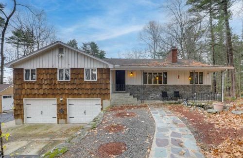 Salem House | Peek-a-Boo Lake Views and Yard Windham Home