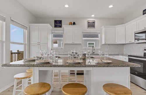 Gilchrist House | Pelican Shores: Sun, Sand, and Serenity – 3BR Beachfront Retreat!