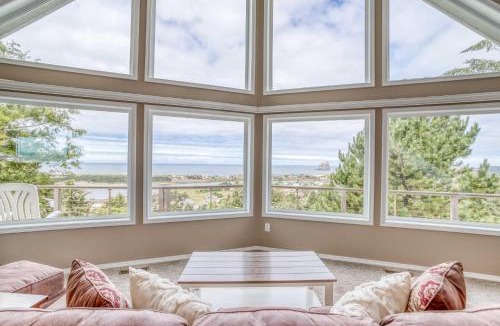Pacific City House | Pelican Villa - Meredith Lodging