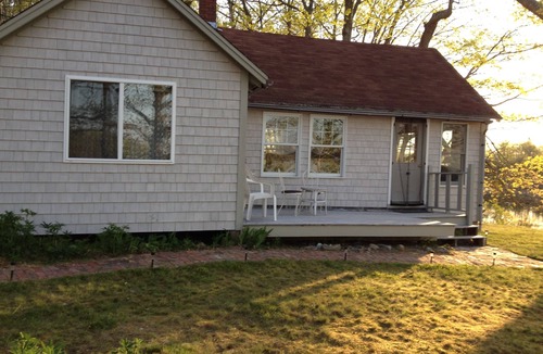 Penobscot Cottage | Penobscot Bay Cottage. Saturday-to-Saturday rentals. Pet Friendly. Waterfront.