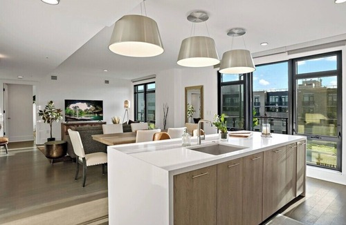 Shaw Bed & Breakfast | Penthouse | Downtown | Capitol Views | Luxury