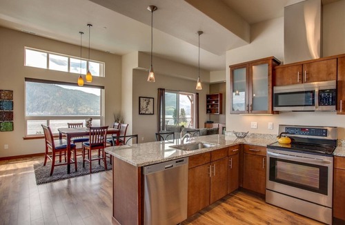 Manson Condo | Penthouse-Stunning Views-Pool, Hot Tub